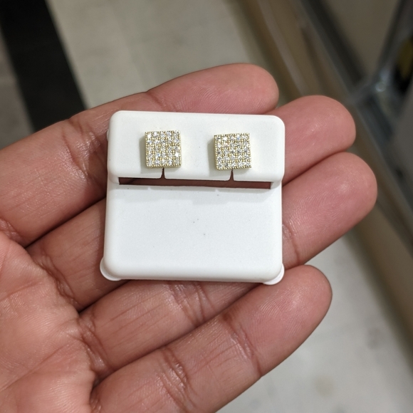 10kt real gold stud earring